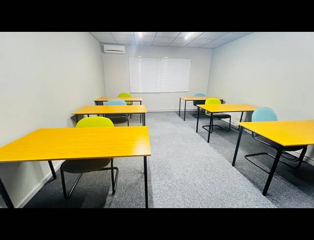 1,276M² OFFICE FOR SALE IN HATFIELD